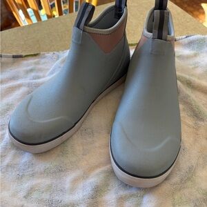 World Wide Sportsman Gray Deck Boot Women’s Size 8 - Gray and Pink Ankle Boots